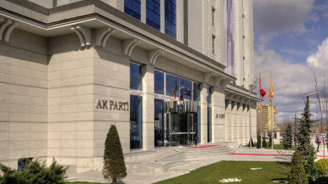 Kongre öncesi bayrak değişimi