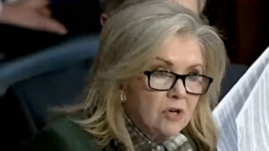 Sapık Yahudi Jeffrey Epstein’in suç ortaklarının isimleri ifşa edilecek: Senatör Blackburn ‘Biliyorum’ diyerek iş birliği çağrısı yaptı