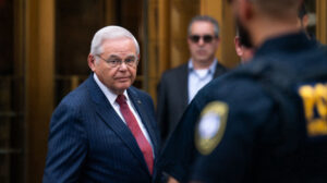 Türk düşmanı ABD’li Senatör Menendez’e rüşvet almaktan 11 yıl hapis cezası