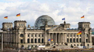 Zayıf küresel talep Almanya ekonomisini vurdu: Büyüme beklentileri düştü