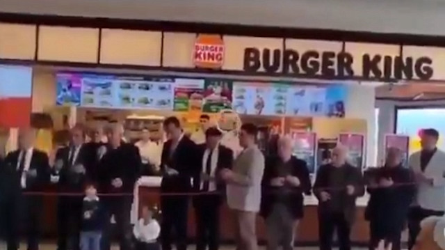 Afyonkarahisar’da dualarla Burger King’in açılışını yaptılar: Boykot kırıcı AK Partili ilçe başkanın istifası alındı