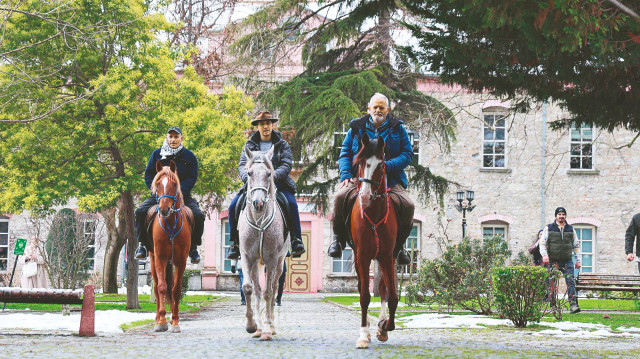 Endülüslü Müslümanlar İstanbul’a ulaştı: Hicaz yolundan Kabe’ye