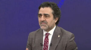 Gaffar Yakınca’dan Özgür Özel’e: Darbe yapan adamlara selam verirken işini yapan adamlara iftira atıyorsunuz