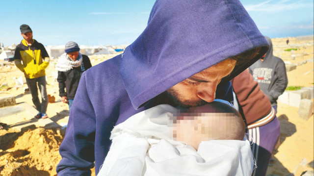 Gazze’de bebekler donarak ölüyor