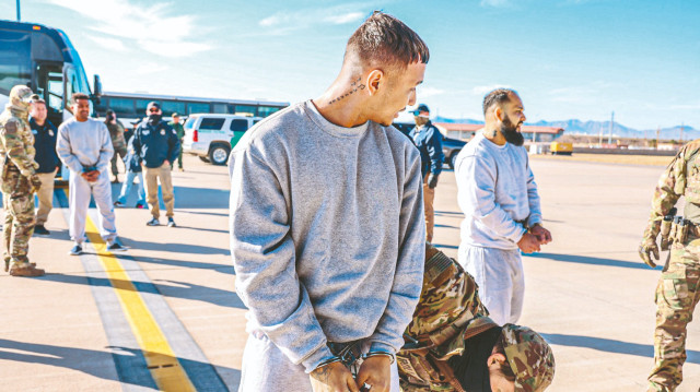 Guantanamo’ya prangalı nakil