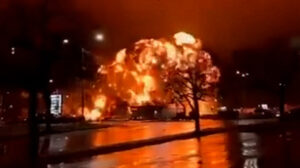 Philadelphia’da özel jetin düşme anı saniye saniye kamerada: Alevler bir anda gökyüzünü kapladı