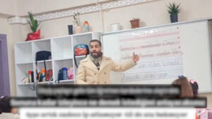 Sınıf öğretmeni Aytaç Demir Peygamber Efendimizin öğütlerini öğrencilerine aşılıyor