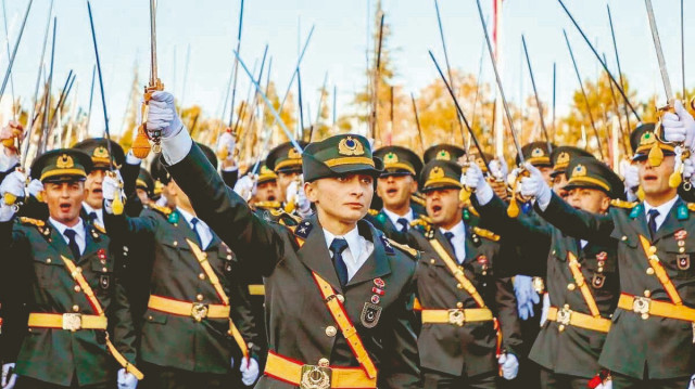 Teğmenlerin davasında çelişkiler: Dört üye nasıl görmedi