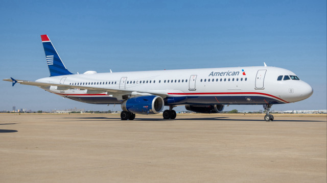 ABD’de yolcu uçağı havalimanında alev aldı: Yolcular tahliye edildi