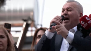 CHP’li Cemal Enginyurt Hatay’da önce Cumhurbaşkanı Erdoğan’a iftira attı sonra amigoluğa soyundu
