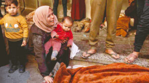 Enkazların altı insan dolu