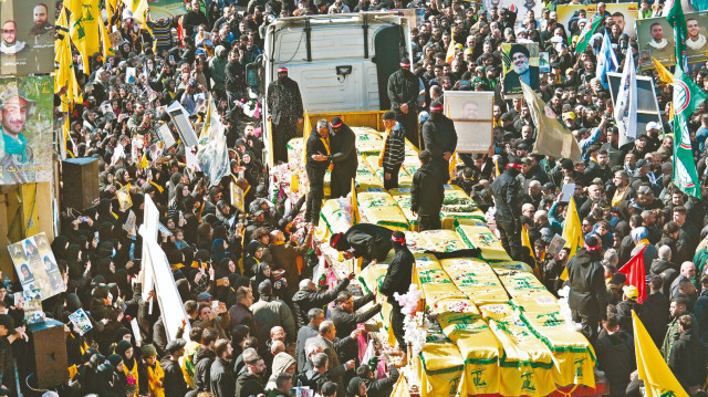 Hizbullah ölülerini gömüyor