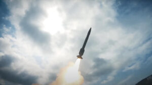 Husiler fırlattı İsrail engelledi: Füze sınırlara girmeden düşürüldü