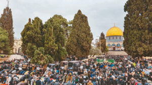 İlk Cuma coşkusu: Aksa’da 100 bin Filistinli