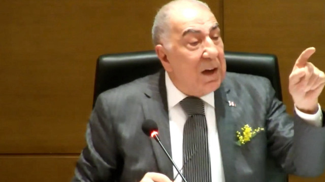 Kadıköy Belediyesi Meclisi’nde AK Partili meclis üyesini konuşturmadılar: Şunu atın dışarı