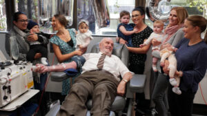 Kanıyla 2 milyondan fazla bebeği kurtarmıştı: ‘Altın kollu adam’ hayatını kaybetti