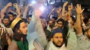 Kur’an-ı Kerim’e çirkin saldırı sonrası Hindistan’da Müslümanlar sokağa döküldü