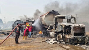 Nijerya’da akaryakıt tankeri faciasında yeni patlaması sonucu ölenlerin sayısı 12’ye çıktı