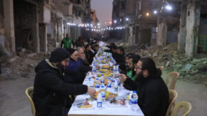 Özgür Suriye’de ilk toplu iftar yapıldı