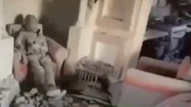 Şehit Yahya Sinvar’ın son anlarına ait yeni görüntüler ortaya çıktı: Son anına kadar Mücahitlerle omuz omuza savaşmıştı