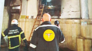 Yakılan camiyi teravihe yetiştirdiler