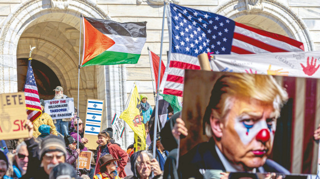 Elini çek protestoları: 50 eyalette Trump ve Musk karşıtları sokağa indi