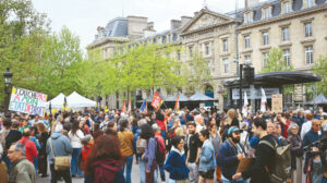 Fransa yolsuzluğa karşı ayaklandı: 40 kentte yargıya destek mitingi
