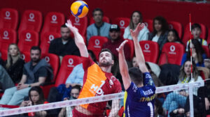 Galatasaray HDI Sigorta Fenerbahçe’yi eledi: Efeler Ligi’nde finale yükseldi