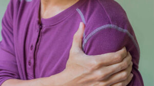 Omuz sıkışma sendromu tedavi edilmezse ciddi sorunlara yol açabilir