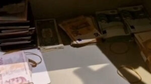 Soner Yalçın’ın ‘küpe’ dramasını boşa düşüren görüntü: Murat Ongun’un evinden yüklü miktarda döviz çıktı