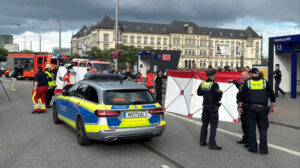 Almanya’da tren istasyonunda bıçaklı saldırı: 12 kişi yaralandı