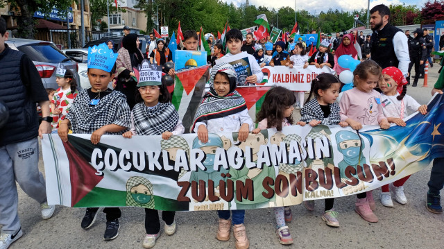Çocuklardan Gazze ve Doğu Türkistan için anlamlı yürüyüş