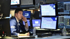 Küresel piyasalar belirsizliklerin arasında yön arayışında