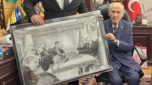 MHP lideri Bahçeli’ye anlamlı hediye: ‘Küresel güçleri’ mat etti