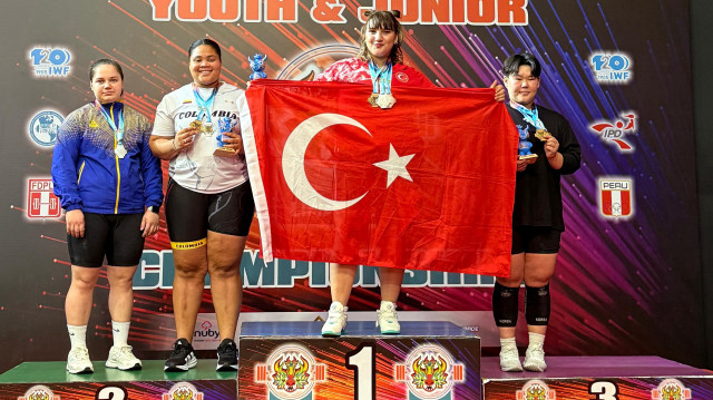 Milli halter Fatmagül Çevik, dünya şampiyonu