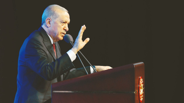 Muhalefet bandı gözlerine çekmiş