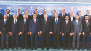 Özgür Özel posta gibi hareket ediyor