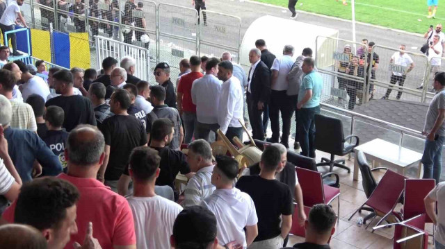Siirt’te olaylı maç: Futbolculardan sonra taraftarlar da dahil oldu