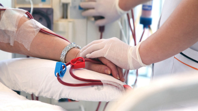 Uzmanlardan diyaliz hastalarına ‘yazın doğru beslenme ve dengeli sıvı tüketimi’ uyarısı