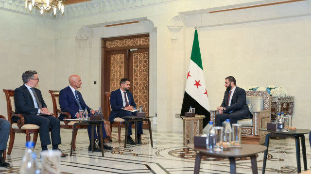 ABD’nin Suriye Temsilcisi Barrack YPG’ye yol haritası çizdi: Özerklik yok Şam’a bağlanın