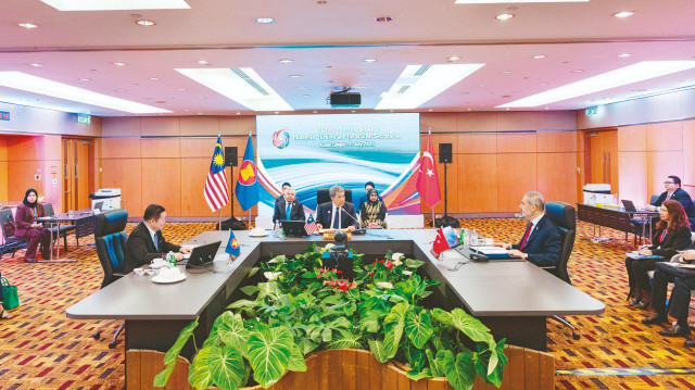 Ekonomik güç merkezi olabiliriz