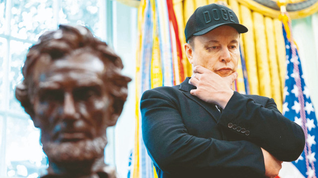 Musk Amerika Partisini kurdu