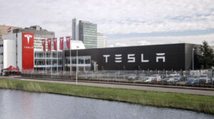 Tesla’da kan kaybı sürüyor: Otomobil teslimatları ikinci çeyrekte yüzde 13,5 azaldı