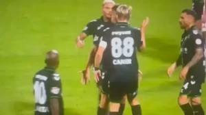 Caner Erkin çılgına döndü: Takım arkadaşına tokat attı