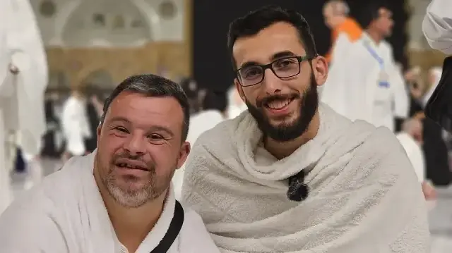 Down sendromlu Savaş’ın umre hayali gerçeğe dönüştü: Yüzündeki tebessüm kalplere dokundu