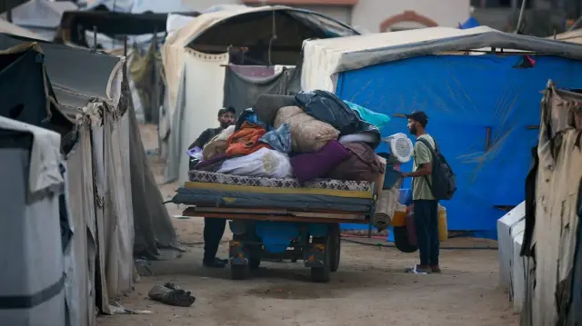 İsrail saldırılarından kaçarak Deyr Belah’a sığınan Filistinli aileler, zor şartlar altında yaşamlarını sürdürüyor
