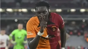 Bafetimbi Gomis’ten Fenerbahçeli yıldıza şok sözler: ‘Seni besleyen eli vurma’