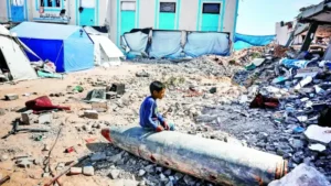 Enkaz yığınları patlayıcı tarlası