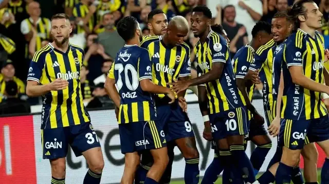 Fenerbahçe’de şok ayrılık planı: Yıldız oyuncunun menajer hamlesi Avrupa’yı harekete geçirdi!
