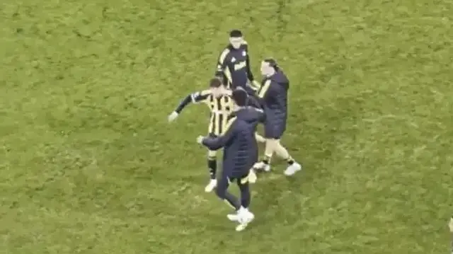Fenerbahçeli yıldızdan maç sonu tepki: Direkt soyunma odasına gitti | VİDEO